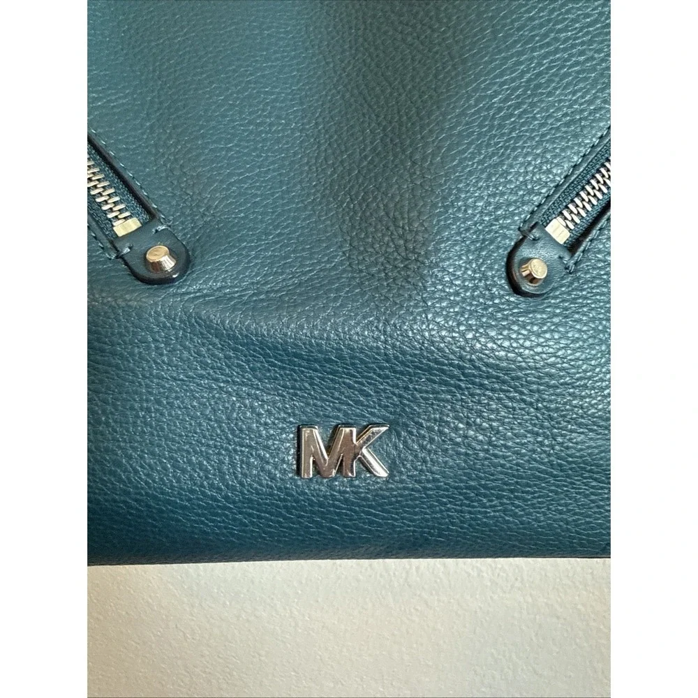 Michael Kors Evie Large Pebbled Leather Hobo Bag Silver‎ Tone Hardware-READ